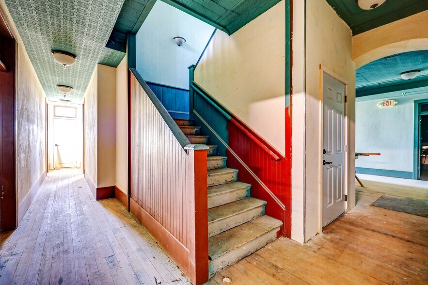 More Photos Of 313 E Andy Devine Ave, Kingman Storefront For Sale