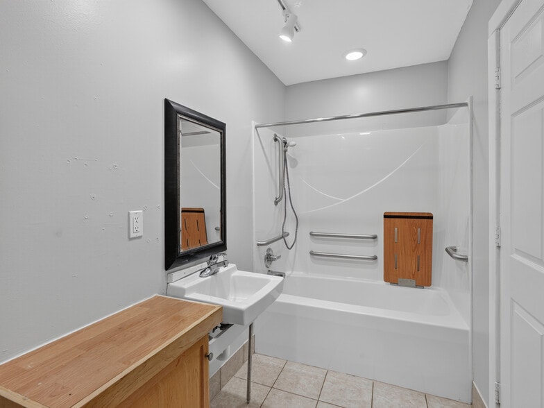 More Photos Of 200 S 4th St, Kawkawlin Assisted Living For Sale