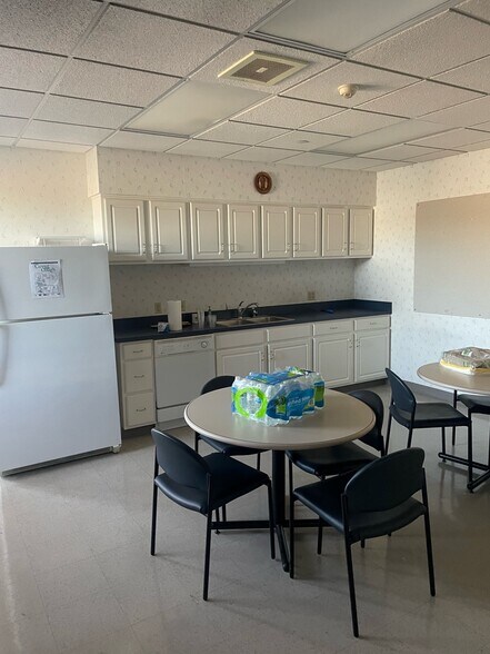 More Photos Of 14601 Hwy 41 N, Evansville Office For Lease