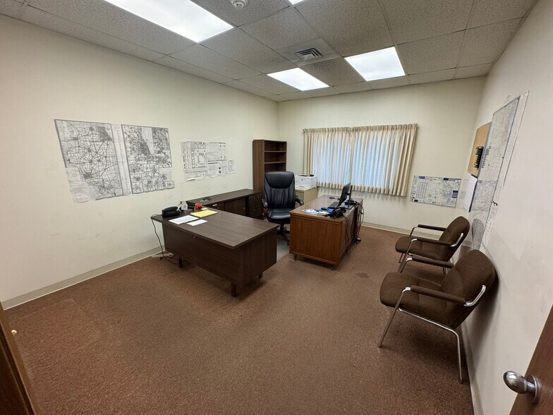 More Photos Of 4616 Enterprise Dr, Bartonville Industrial For Sale