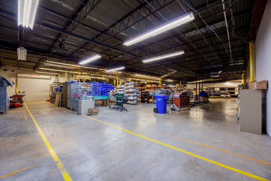 More Photos Of 9244 Markville Dr, Dallas Industrial For Lease