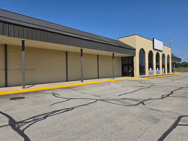 More Photos Of 736 W Main St, Greensburg Supermarket For Sale