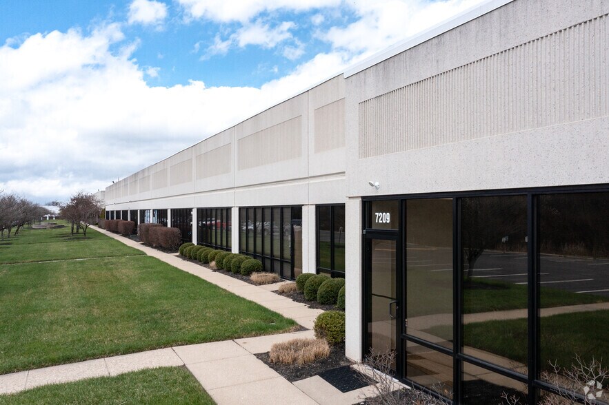 More Photos Of 7155-7209 E Kemper Rd, Cincinnati Warehouse For Lease