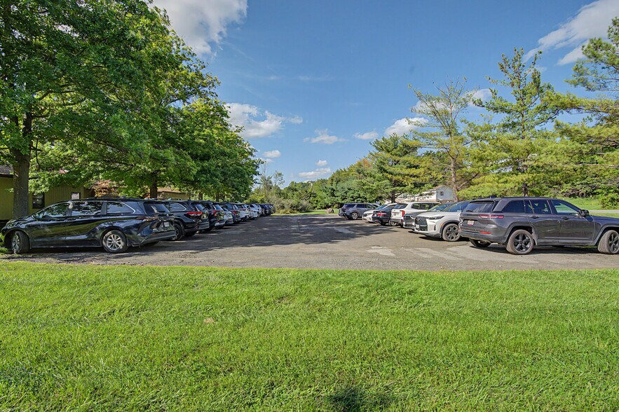 More Photos Of 11 Abrams Rd, Central Valley Office For Sale