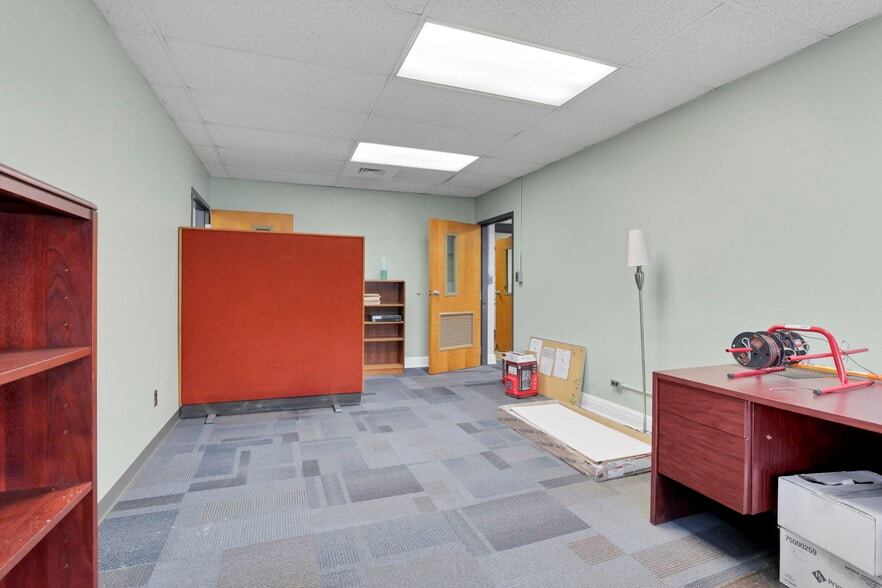 More Photos Of 300 E Auburn Ave, Springfield Office For Sale