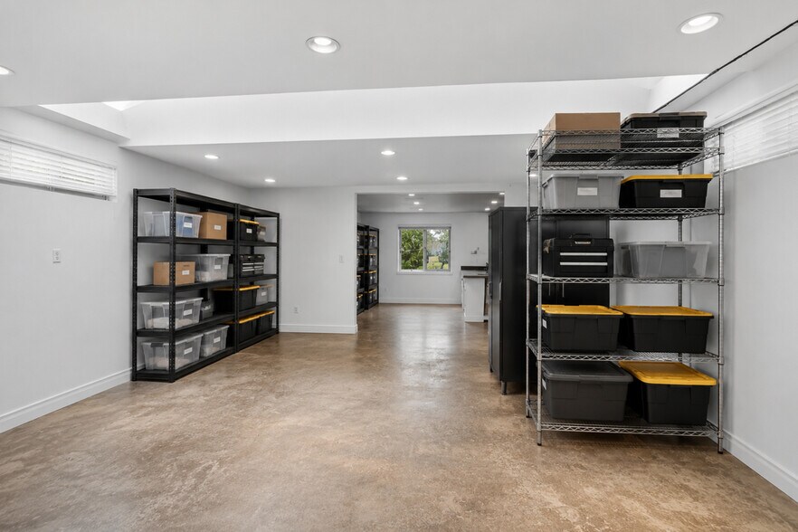 More Photos Of 17066 Palmdale Ln, Huntington Beach Contractor Storage Yard For Sale