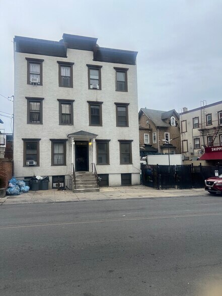 Primary Photo Of 273 W Lincoln Ave, Mount Vernon Apartments For Sale