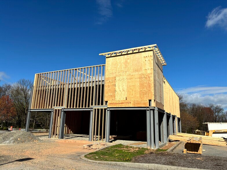 More Photos Of 275 Limestone Rd, Oxford Unknown For Lease