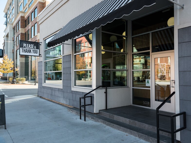 More Photos Of 252 E Market St, Louisville Storefront Retail Office For Lease