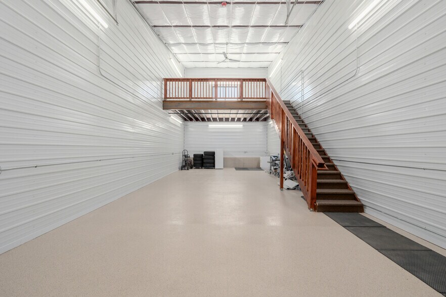 More Photos Of 560 Ames St, Lakewood Industrial For Sale