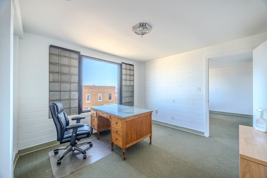 More Photos Of 201 W Commercial St, Lebanon Office For Sale