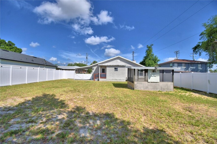 More Photos Of 208 Center St, Auburndale Office For Sale
