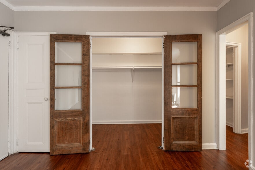More Photos Of 5240 N Sheridan Rd, Chicago Apartments For Lease
