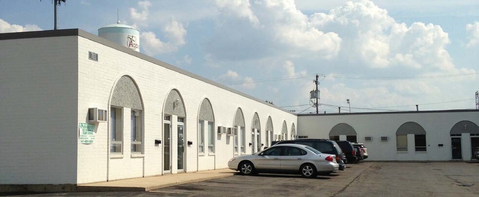 More Photos Of 703 W Annoreno Dr, Addison Warehouse For Lease