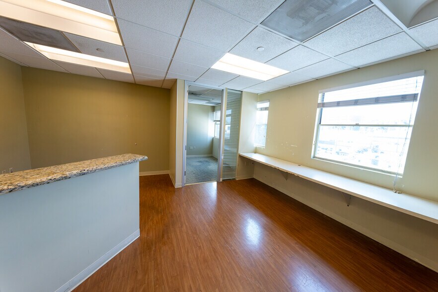 More Photos Of 9400-9414 Brighton Way, Beverly Hills Medical For Lease