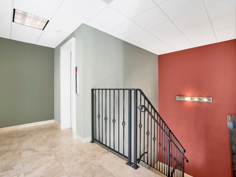 More Photos Of 4070-4090 Laguna St, Coral Gables Medical For Lease