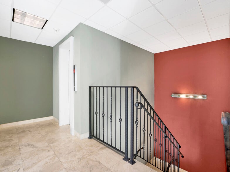 More Photos Of 4070 Laguna St, Coral Gables Medical For Lease