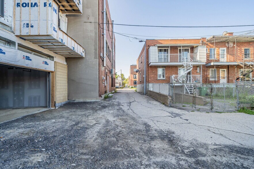 More Photos Of 2485 Rue Bélanger, Montréal Multifamily For Sale
