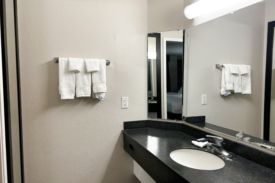 More Photos Of 6404 E Broadway Blvd, Tucson Hotel For Sale
