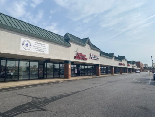 More Photos Of 8150-8258 Rockville Rd, Indianapolis Unknown For Lease