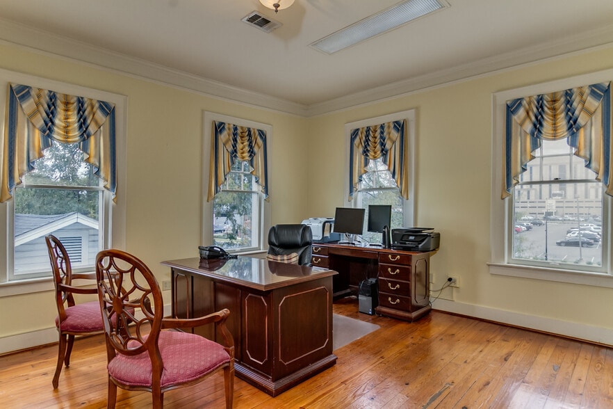 More Photos Of 2606 8th St, Tuscaloosa Office Residential For Sale