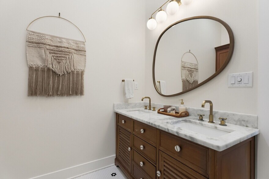 More Photos Of 103 W Duval St, Troup Freestanding For Sale