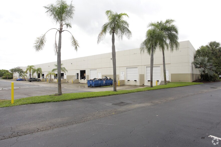 More Photos Of 700-710 S Military Trl, Deerfield Beach Warehouse For Lease