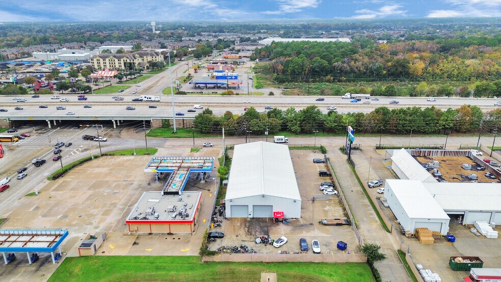 More Photos Of 14902 N Fwy Service Rd, Houston Freestanding For Lease