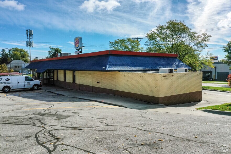 More Photos Of 7606 N 30th St, Omaha Fast Food For Sale