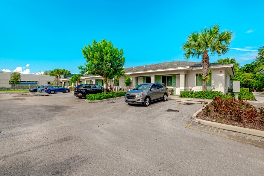 More Photos Of 20690 NW 27th Ave, Miami Gardens Multifamily For Sale