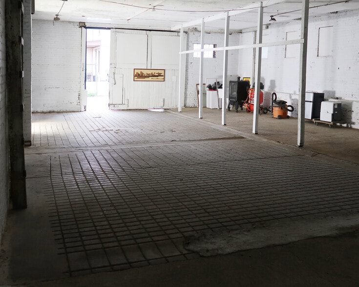 More Photos Of 411 Horace St, Cincinnati Light Manufacturing For Sale