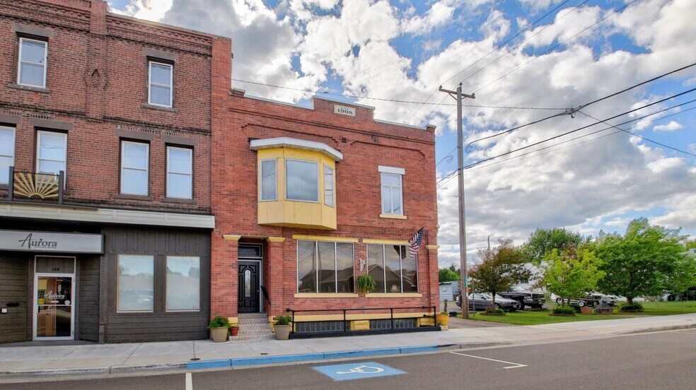 More Photos Of 110 W 2nd St N, Ladysmith General Retail For Sale