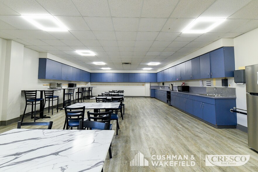 More Photos Of 14445 Broadway Ave, Cleveland Office For Sale