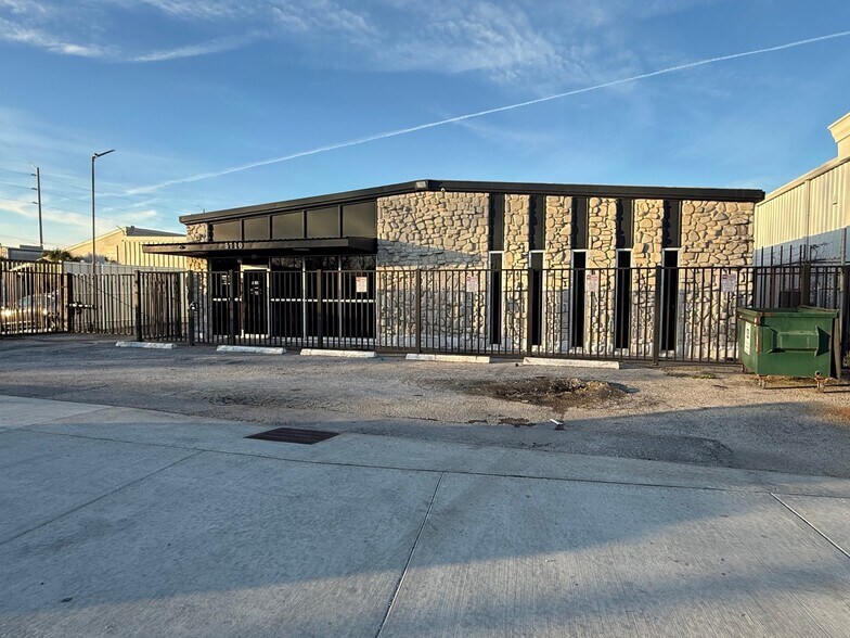 Primary Photo Of 5710 Star Ln, Houston Warehouse For Lease