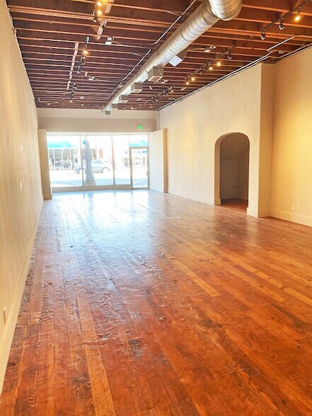 More Photos Of 12196-12200 Ventura Blvd, Studio City Storefront Retail Office For Lease