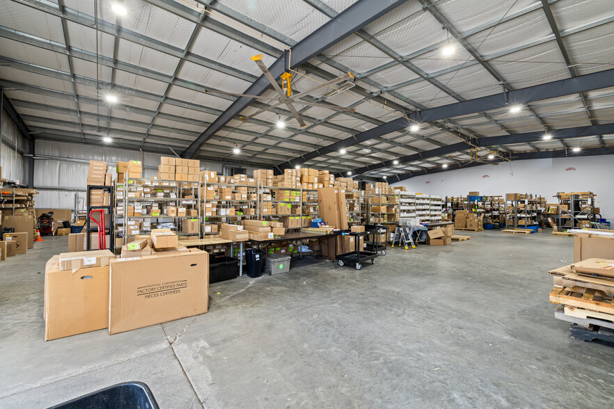More Photos Of 7100 Edgewater Dr, Orlando Warehouse For Lease