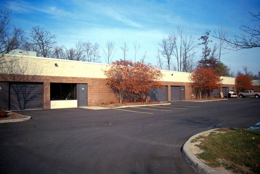 More Photos Of 41551-41651 W 11 Mile Rd, Novi Light Manufacturing For Lease