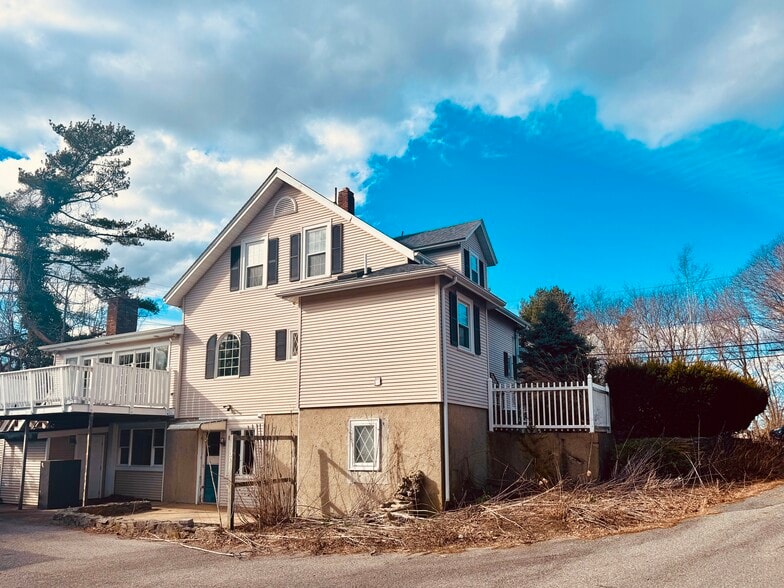 More Photos Of 110 Main St, Kingston Office For Sale