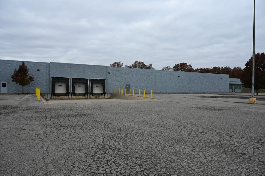 More Photos Of 2300 Claremont Ave, Ashland Freestanding For Lease