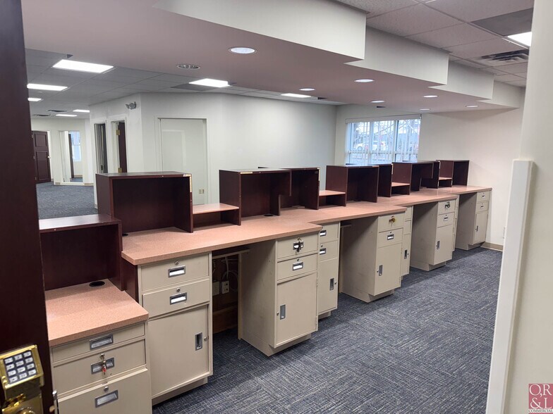 More Photos Of 1009 New Haven Rd, Naugatuck Bank For Sale