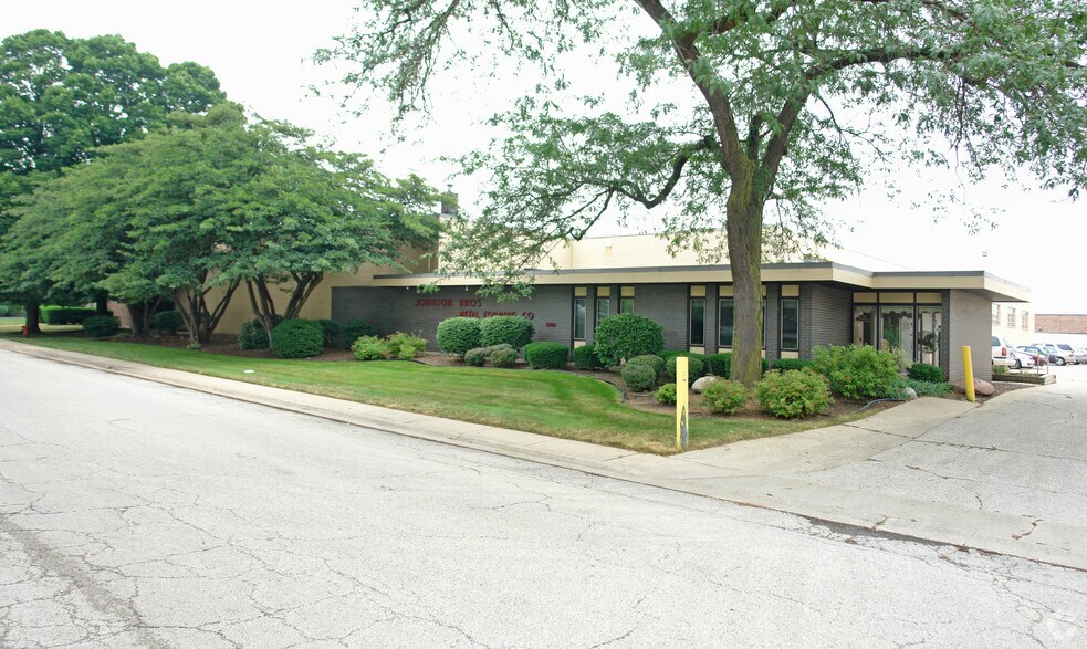Primary Photo Of 5500 McDermott Dr, Berkeley Warehouse For Lease