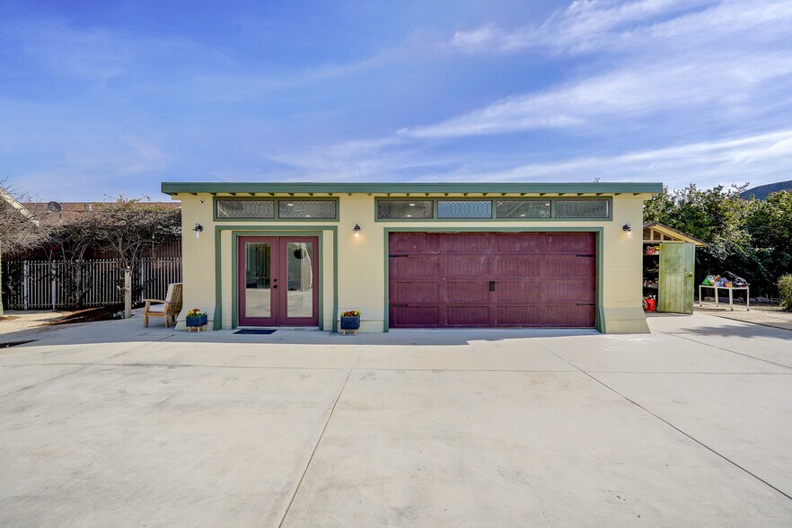 More Photos Of 844 E Kensington Rd, Los Angeles Specialty For Sale