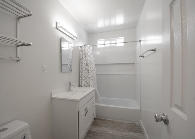 More Photos Of 906 E Imperial Ave, El Segundo Apartments For Sale