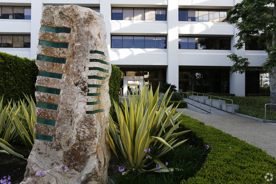 More Photos Of 700 N Central Ave, Glendale Office For Lease