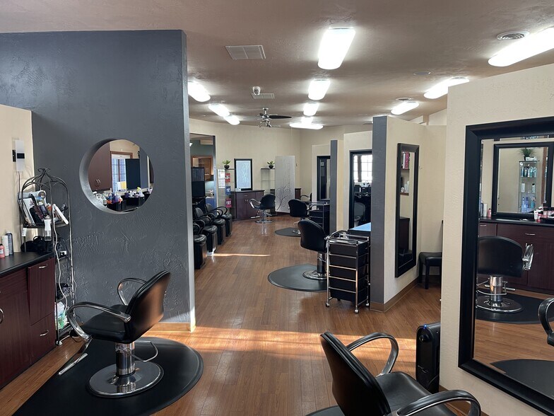 More Photos Of 1429 Province Ter, Menasha Office For Sale