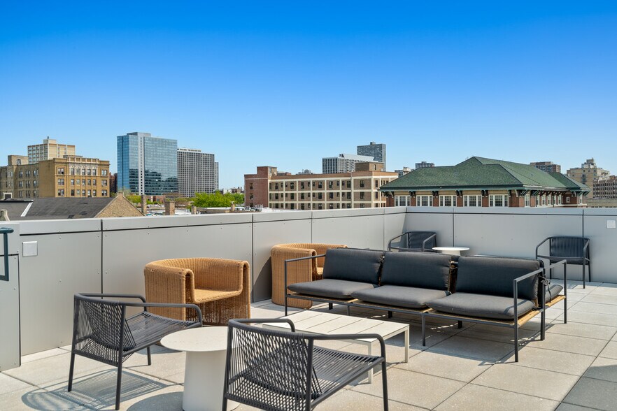 More Photos Of 4600 N Kenmore Ave, Chicago Apartments For Lease