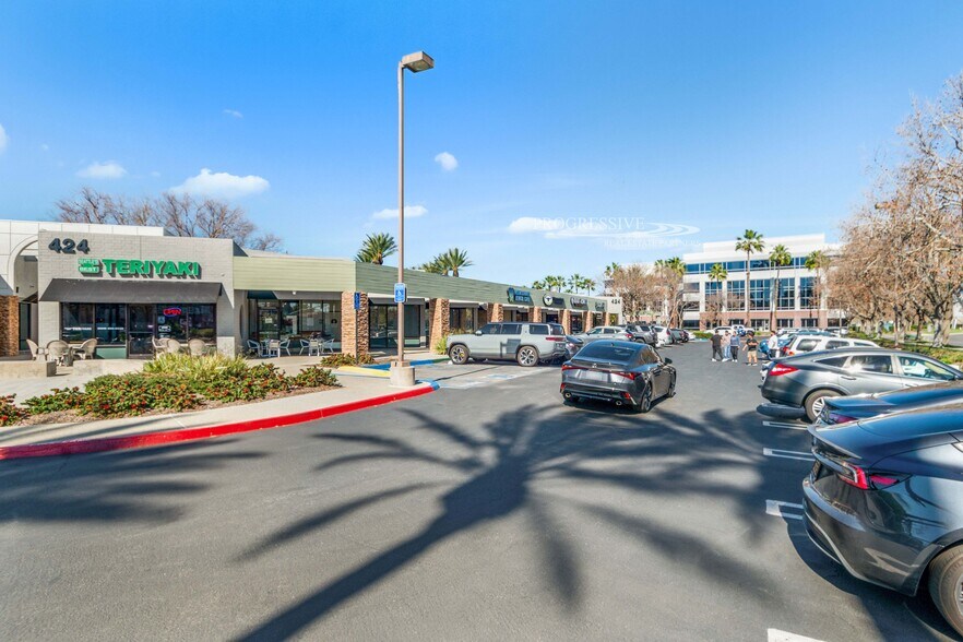 More Photos Of 420-424 E Hospitality Ln, San Bernardino Storefront For Sale