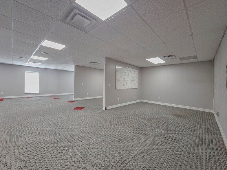 More Photos Of 6001 Nw Expressway, Oklahoma City Office For Sale