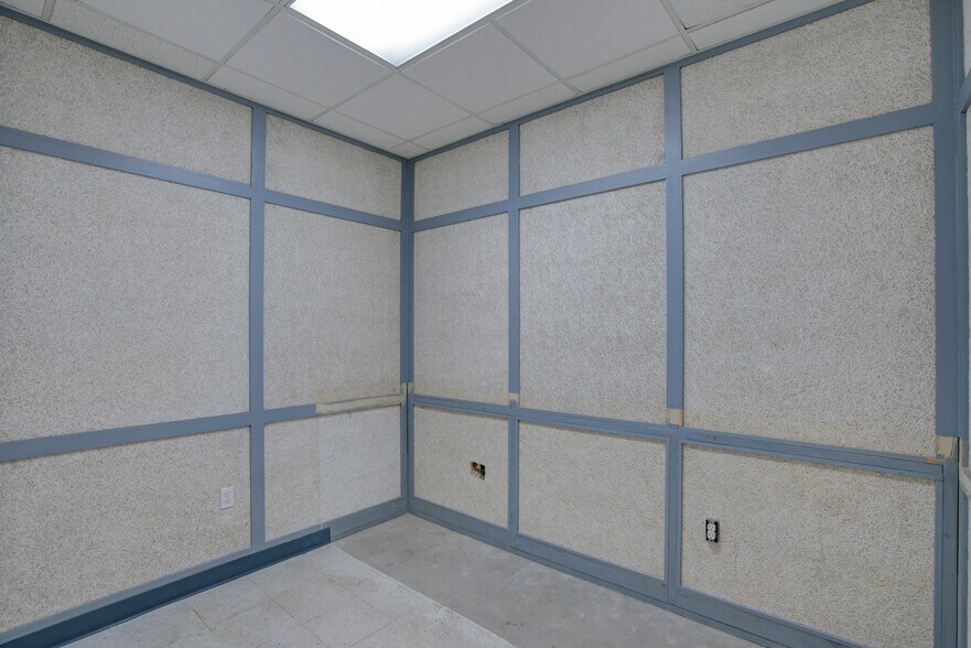 More Photos Of 4210 E Main Ave, Alton Office For Sale