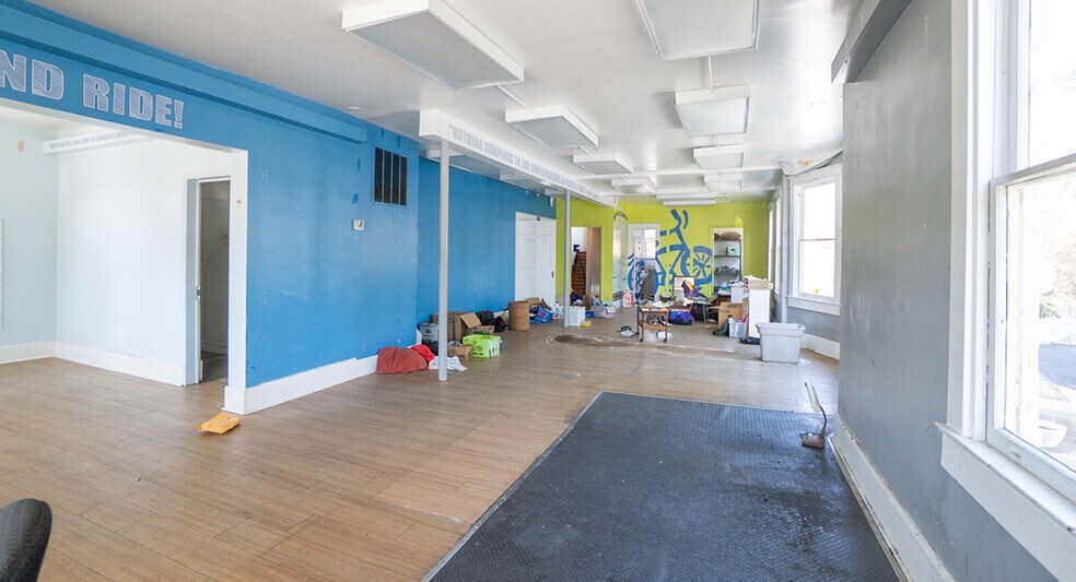 More Photos Of 7030 Carroll Ave, Takoma Park Storefront Retail Office For Sale